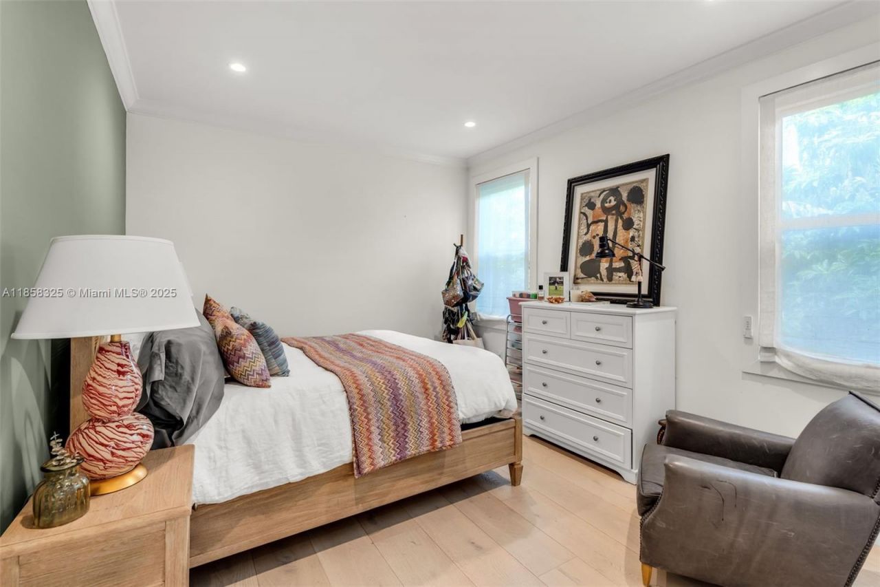 285 W Enid Dr, Key Biscayne, FL 33149 Photo