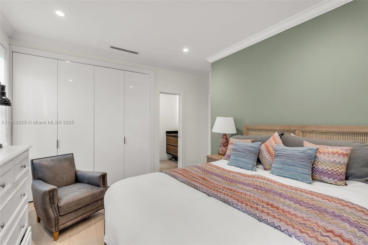 285 W Enid Dr, Key Biscayne, FL 33149 Photo