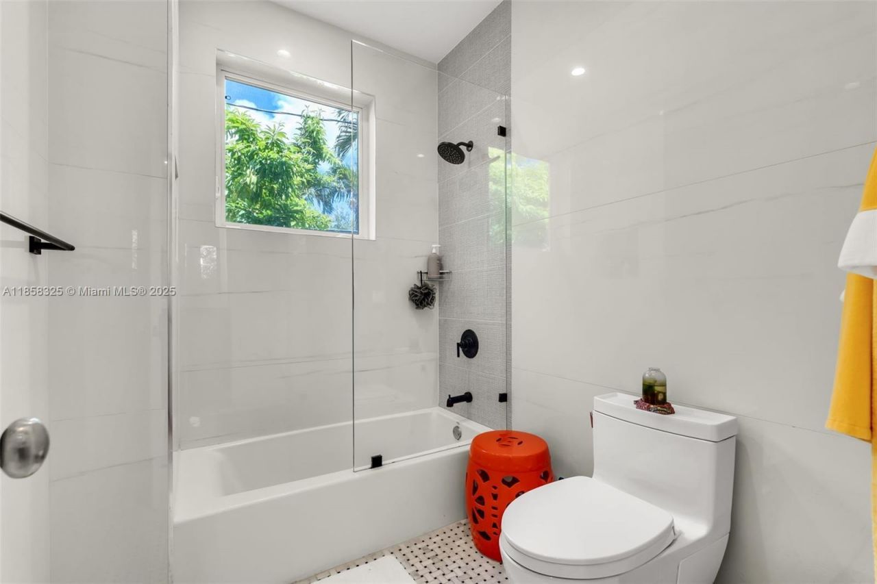 285 W Enid Dr, Key Biscayne, FL 33149 Photo