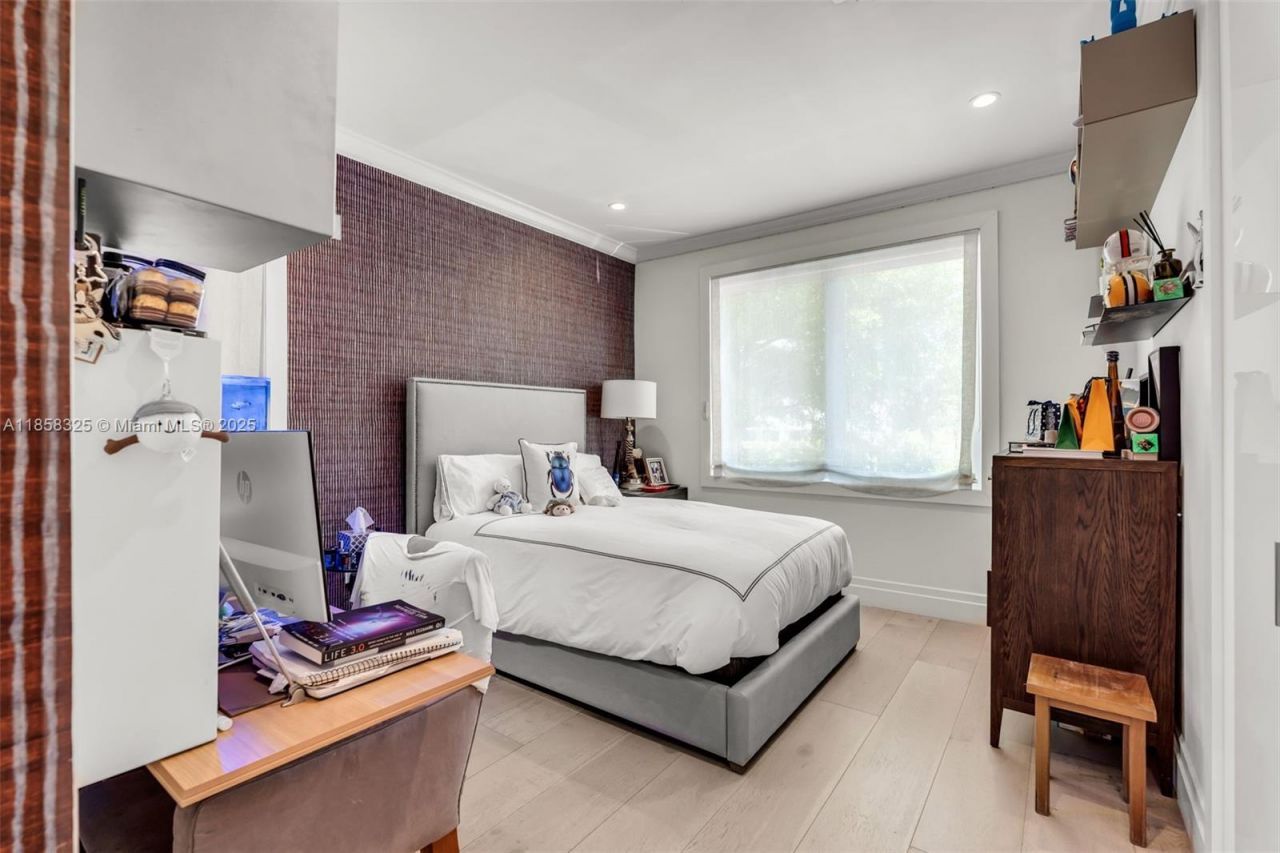 285 W Enid Dr, Key Biscayne, FL 33149 Photo