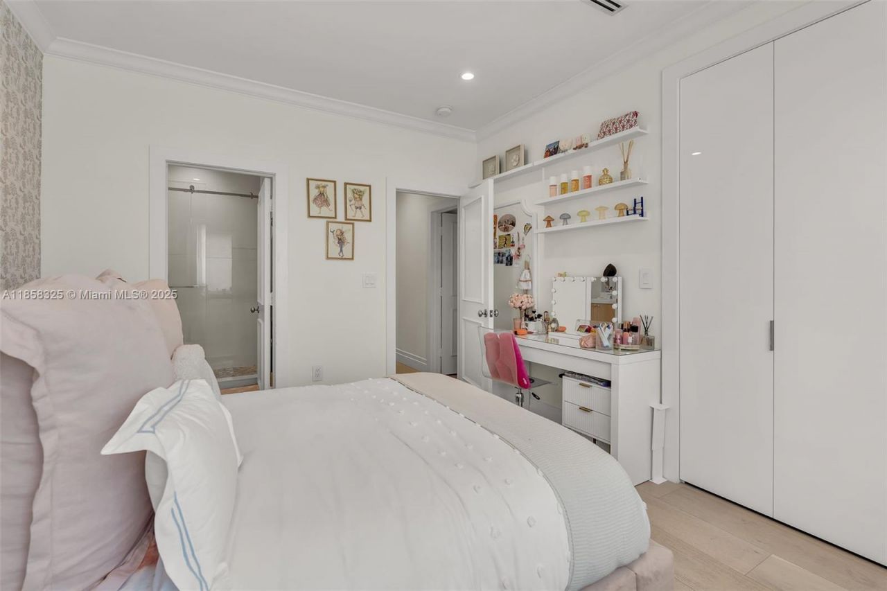 285 W Enid Dr, Key Biscayne, FL 33149 Photo