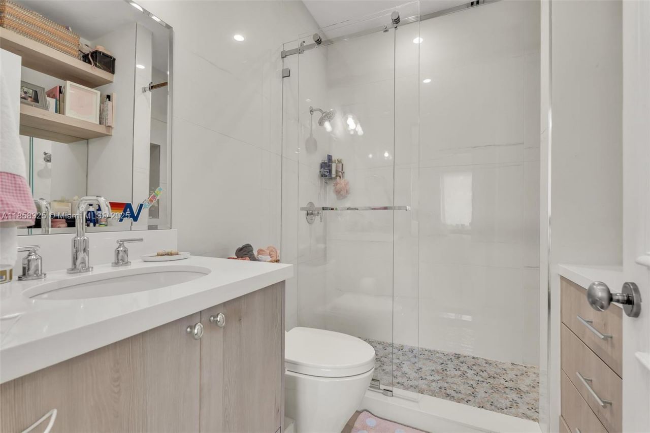 285 W Enid Dr, Key Biscayne, FL 33149 Photo