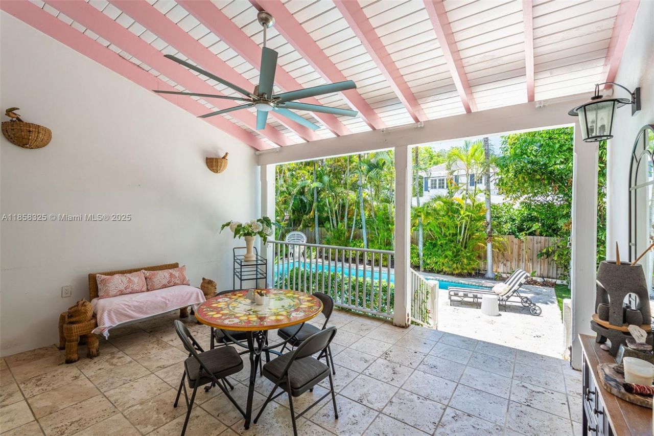 285 W Enid Dr, Key Biscayne, FL 33149 Photo