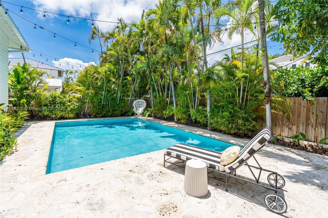 285 W Enid Dr, Key Biscayne, FL 33149 Photo