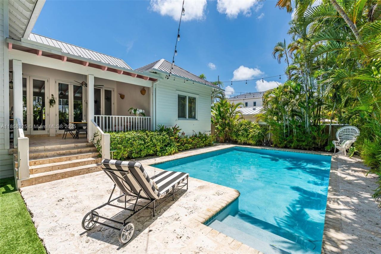 285 W Enid Dr, Key Biscayne, FL 33149 Photo