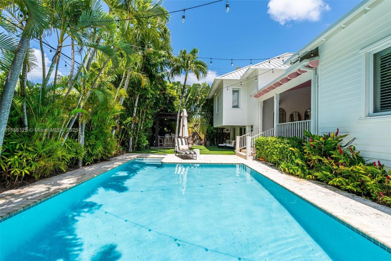 285 W Enid Dr, Key Biscayne, FL 33149 Photo