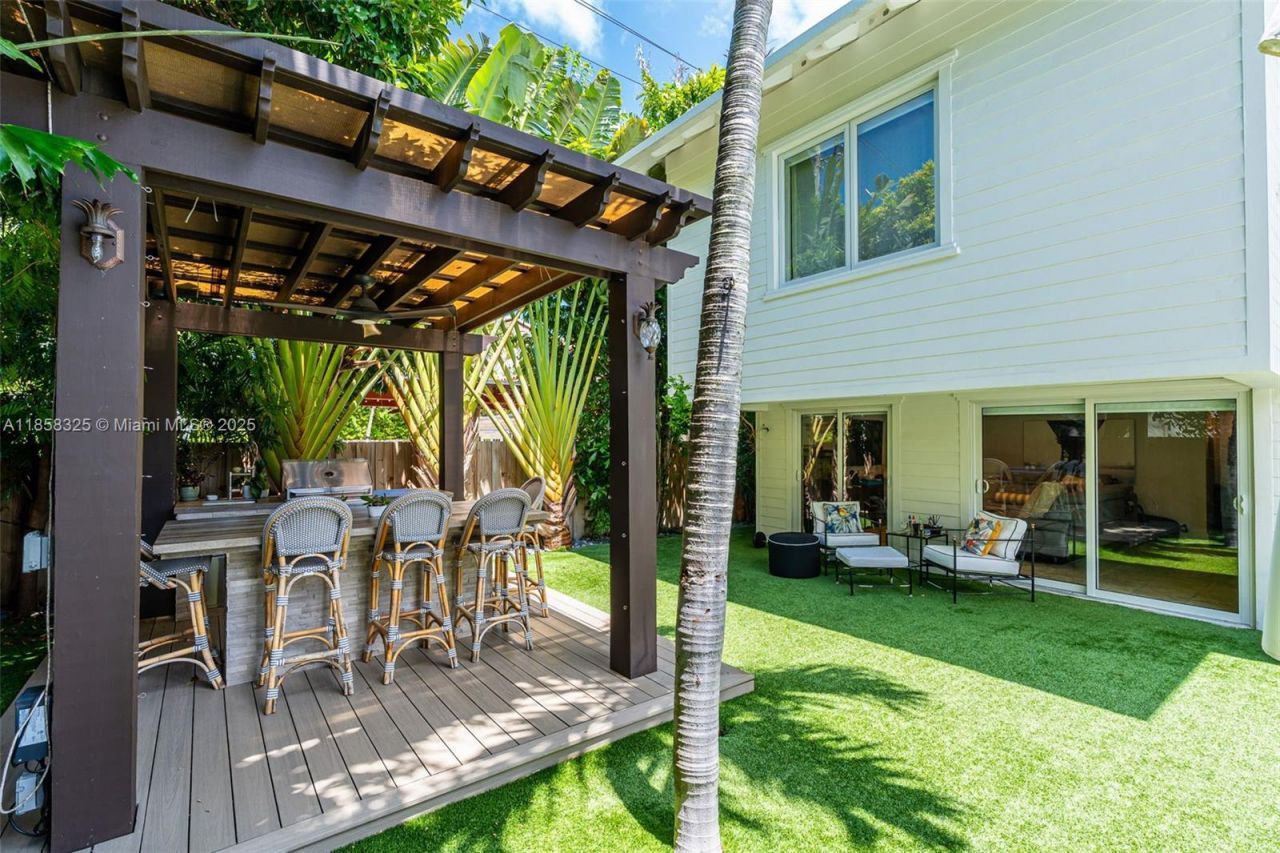 285 W Enid Dr, Key Biscayne, FL 33149 Photo