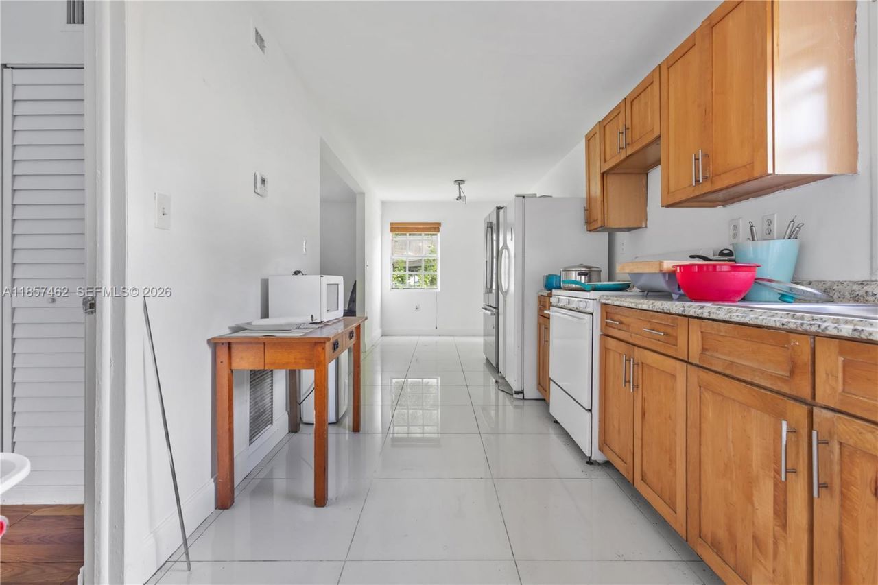 2367 SW 19th St, Miami, FL 33145 Photo