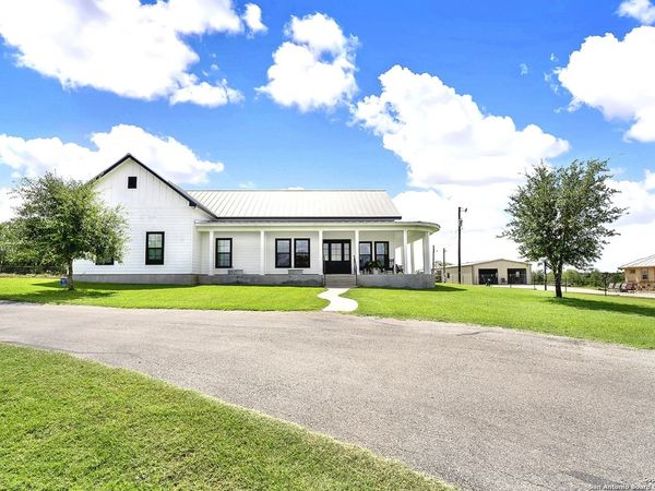 149 County Road 256, Floresville, TX 78114