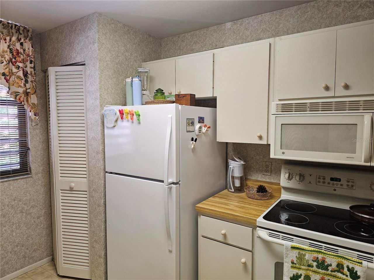 586 Lakeside Drive, Unit 586, Bradenton, FL 34210 Photo