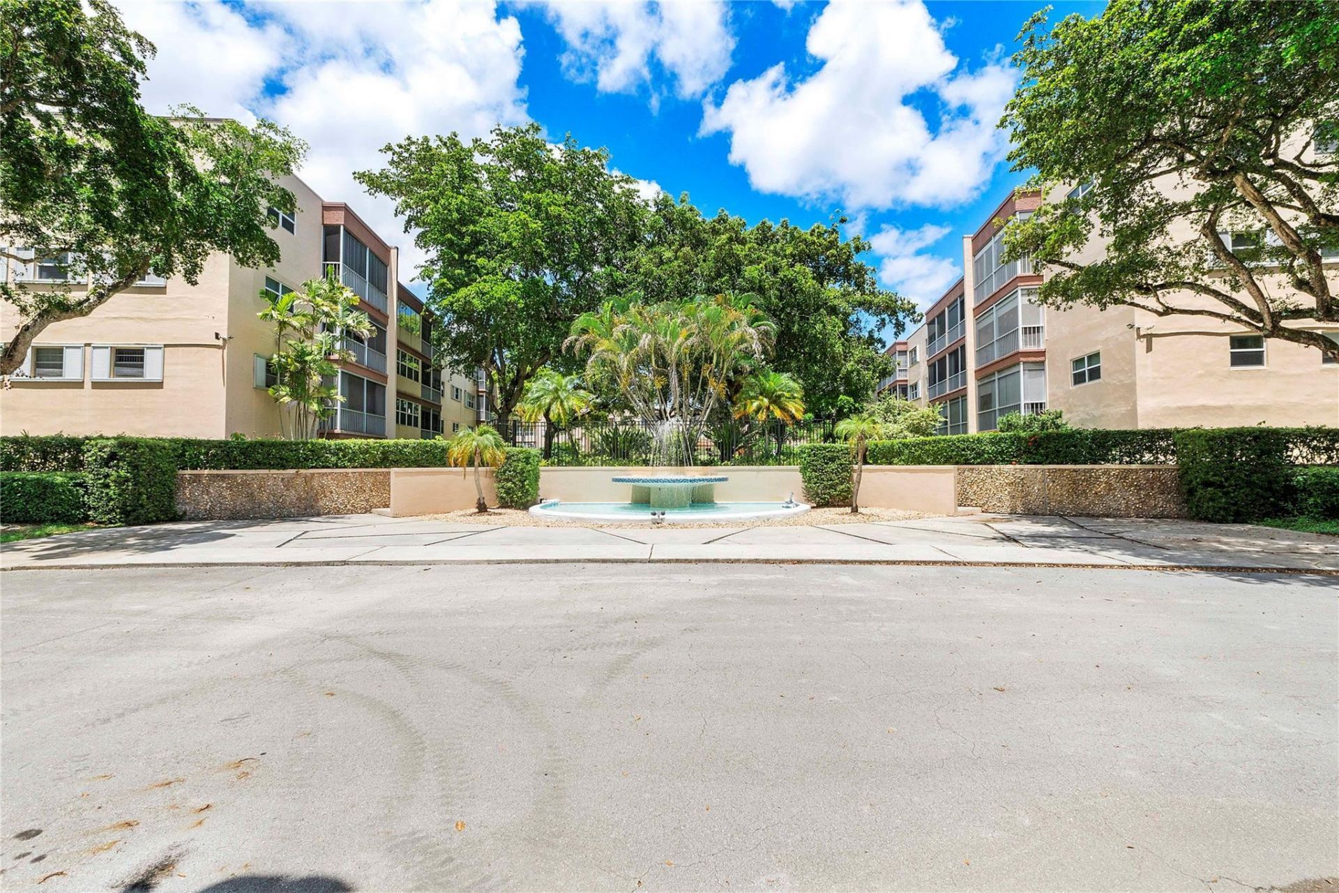 6751 Cypress Road, Unit 204, Plantation, FL 33317 Photo