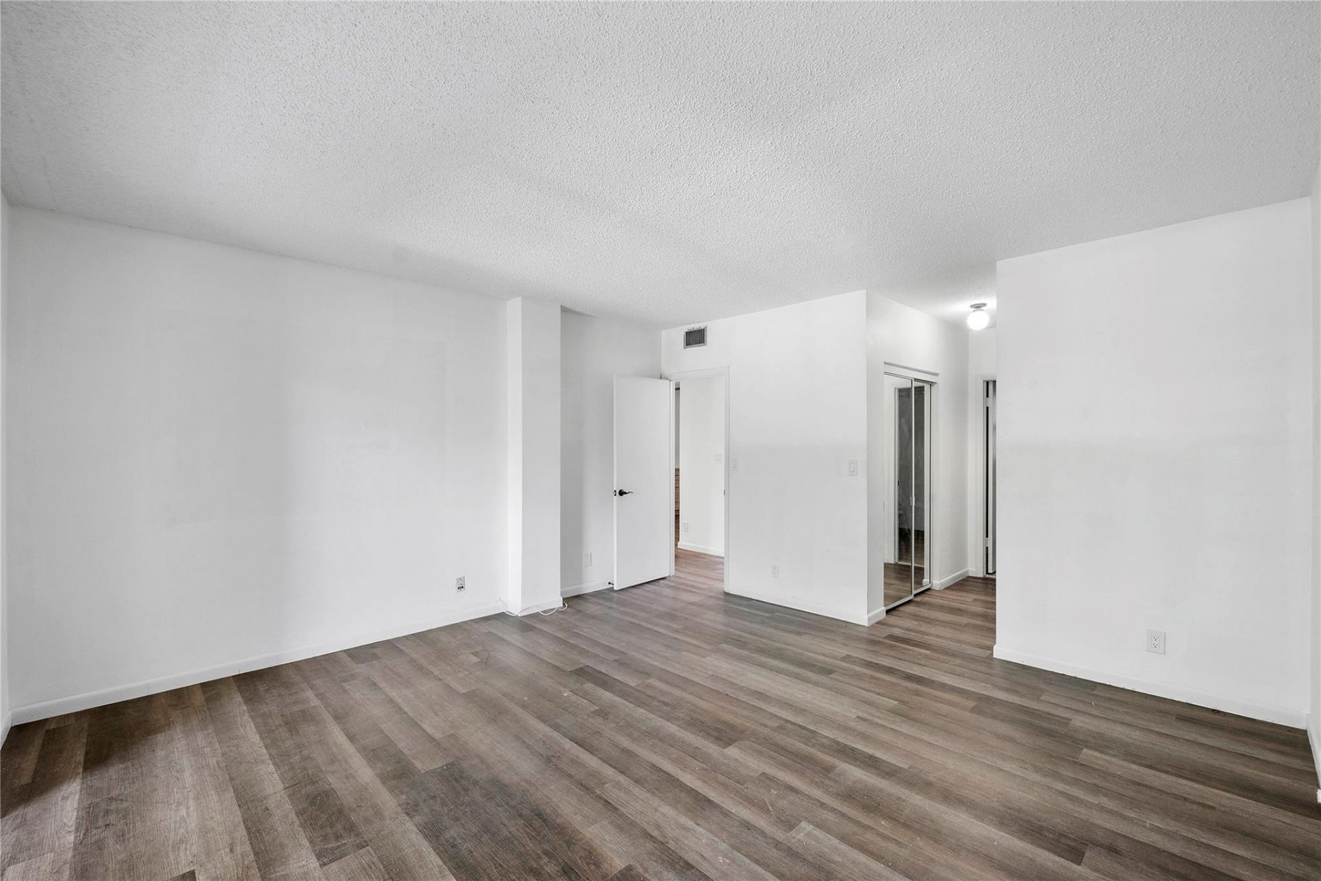 6751 Cypress Road, Unit 204, Plantation, FL 33317 Photo