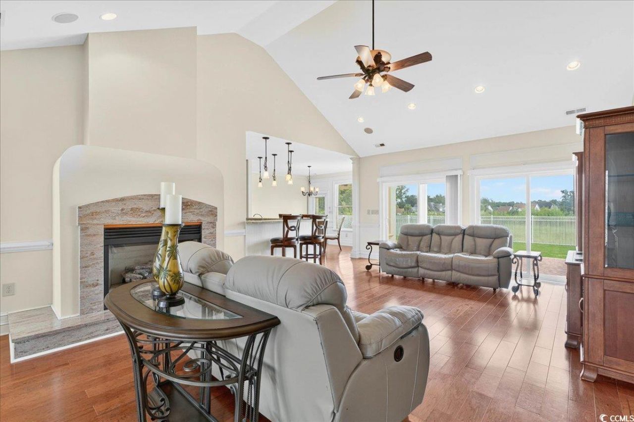 1019 Ridgewood Dr. Photo 7