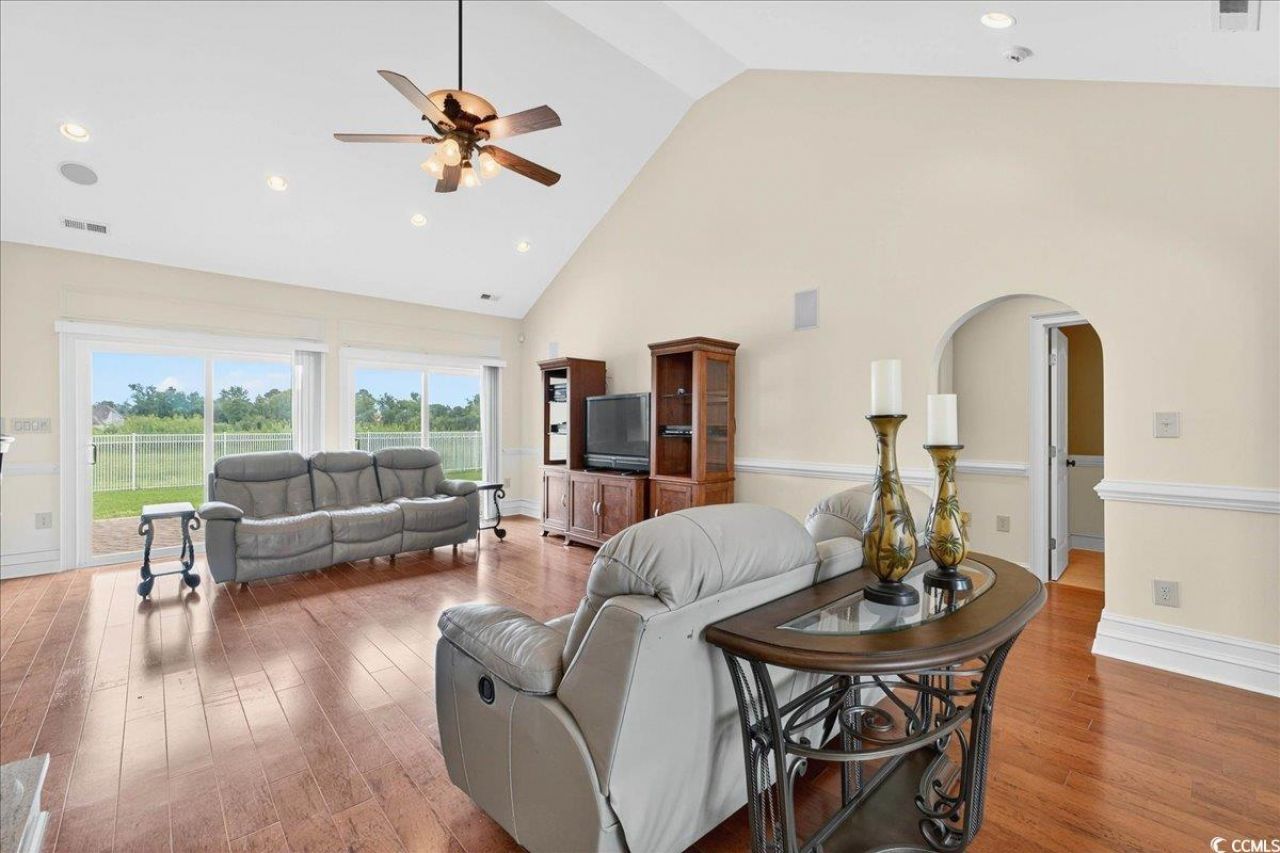 1019 Ridgewood Dr. Photo 8