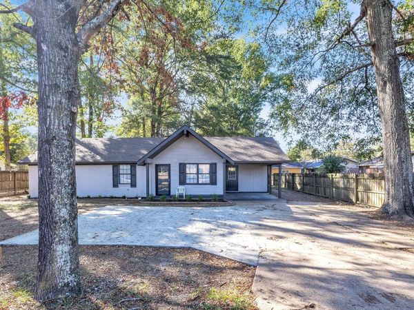 225 Lehmberg Rd, Columbus, MS 39702