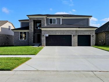 18582 Stallmann Drive, Macomb Twp, MI 48042