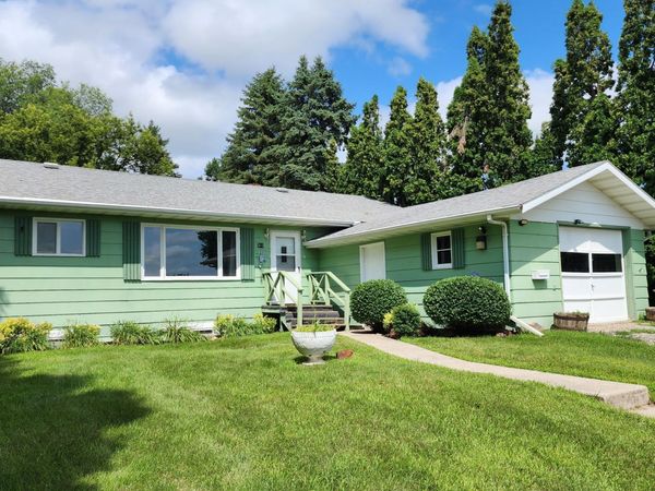 303 9th Avenue E, Lisbon, ND 58054