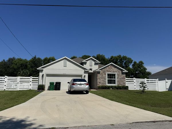 5252 NW East Piper Circle, Port St. Lucie, FL 34986