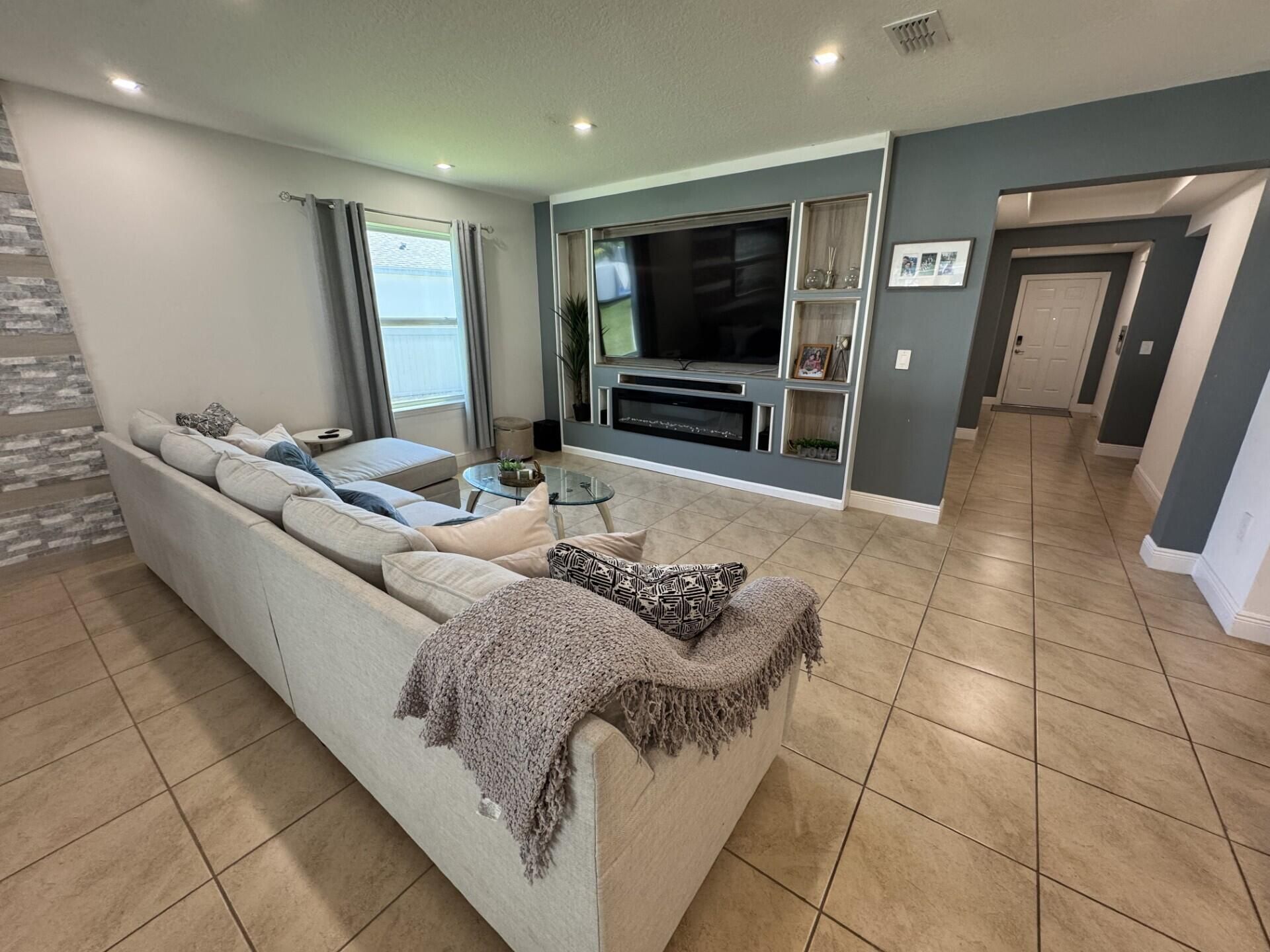 5252 NW East Piper Circle, Port Saint Lucie, FL 34986 Photo