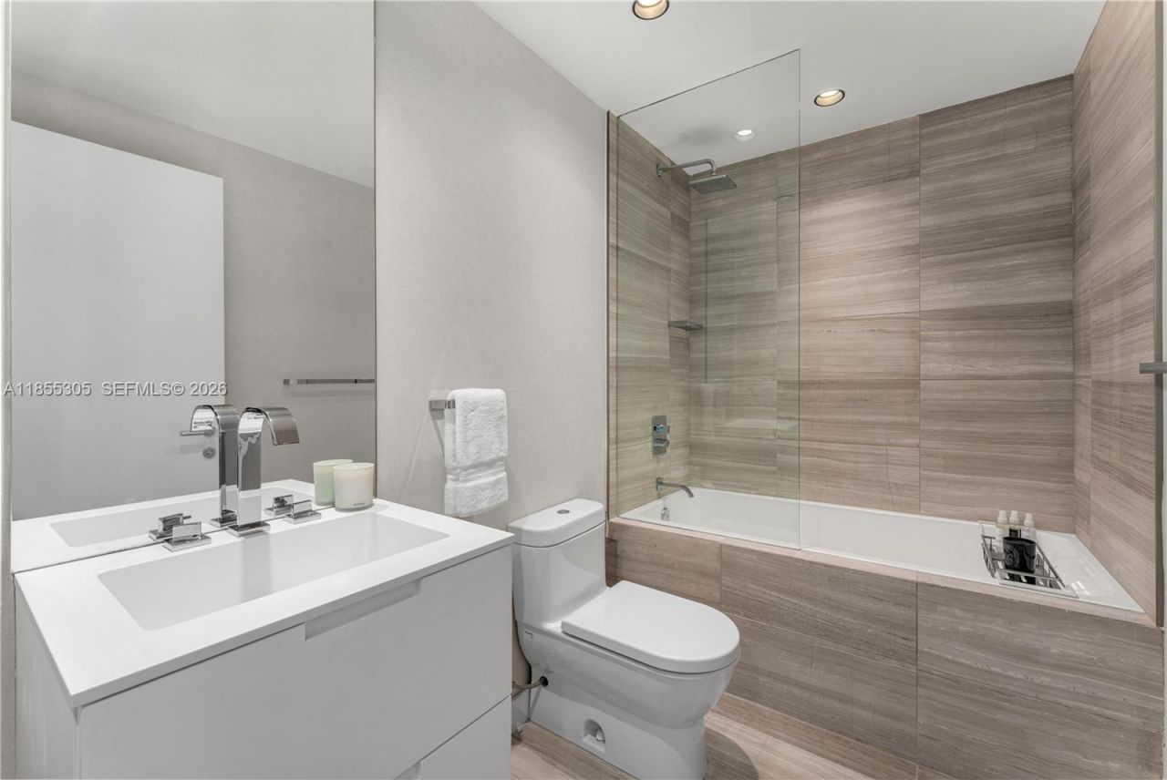 4701 N Meridian Ave, Unit 421, Miami Beach, FL 33140 Photo