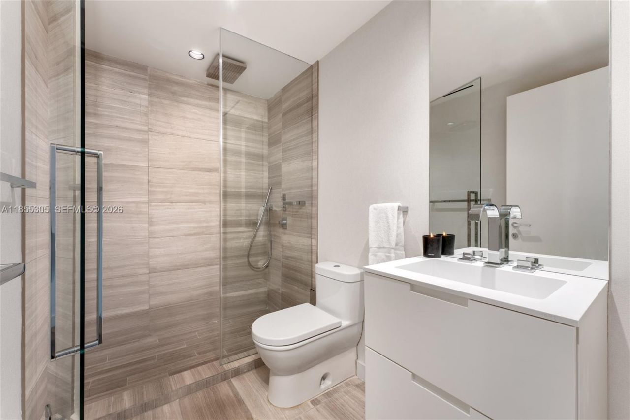 4701 N Meridian Ave, Unit 421, Miami Beach, FL 33140 Photo