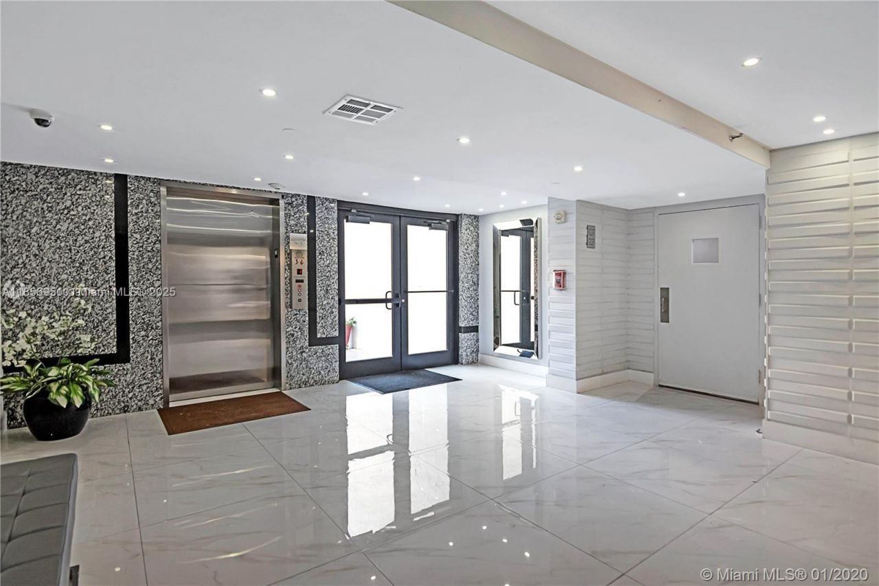 16919 N Bay Rd, Unit 206, Sunny Isles Beach, FL 33160 Photo