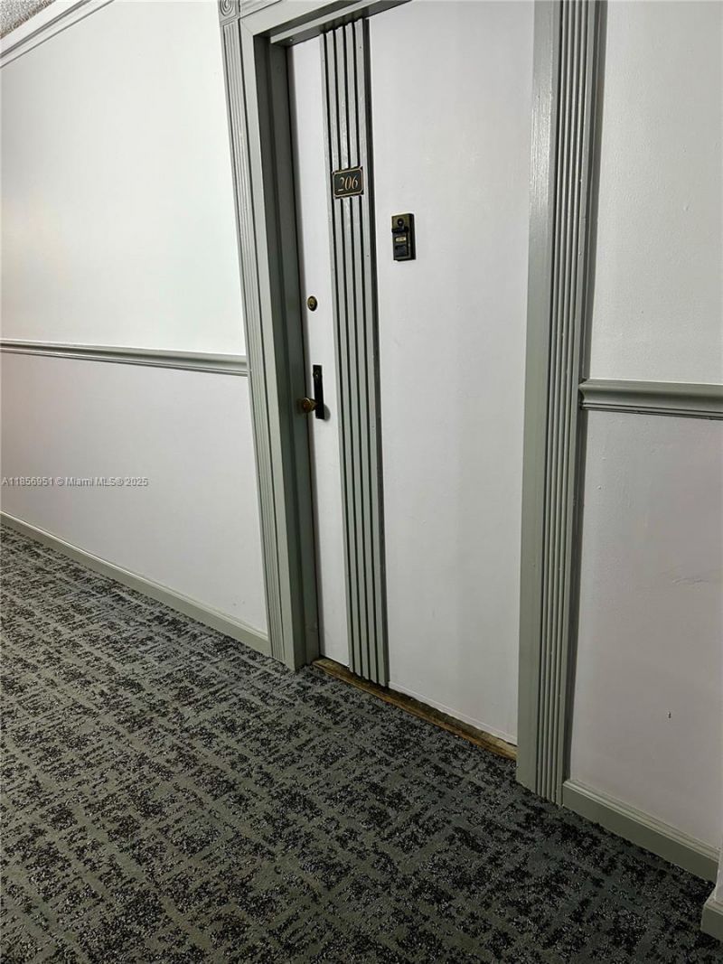 16919 N Bay Rd, Unit 206, Sunny Isles Beach, FL 33160 Photo