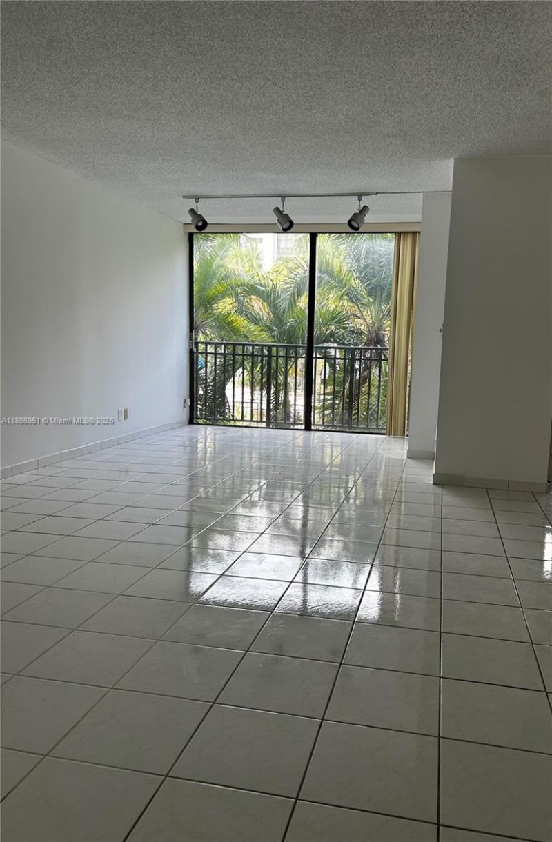 16919 N Bay Rd, Unit 206, Sunny Isles Beach, FL 33160 Photo