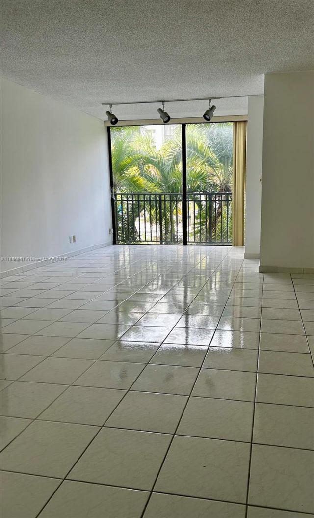 16919 N Bay Rd, Unit 206, Sunny Isles Beach, FL 33160 Photo