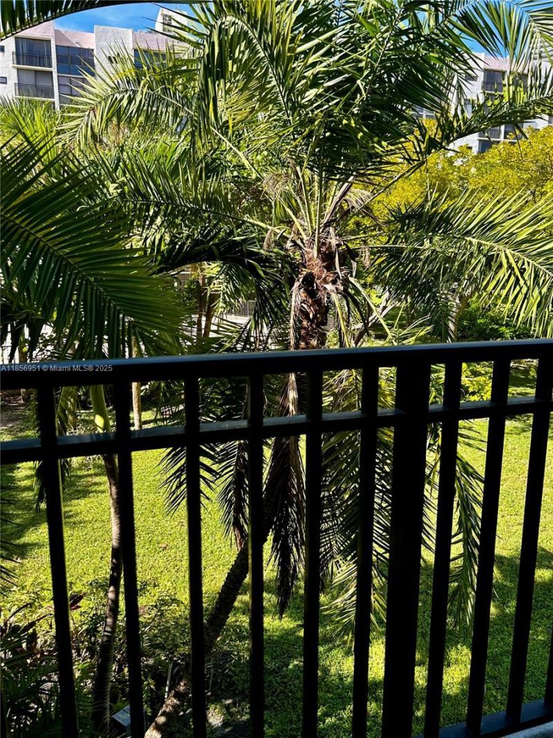 16919 N Bay Rd, Unit 206, Sunny Isles Beach, FL 33160 Photo