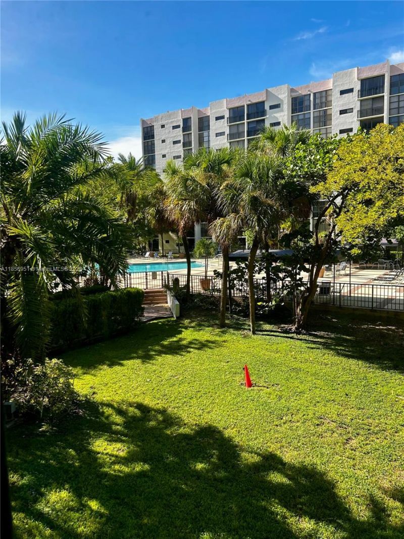 16919 N Bay Rd, Unit 206, Sunny Isles Beach, FL 33160 Photo