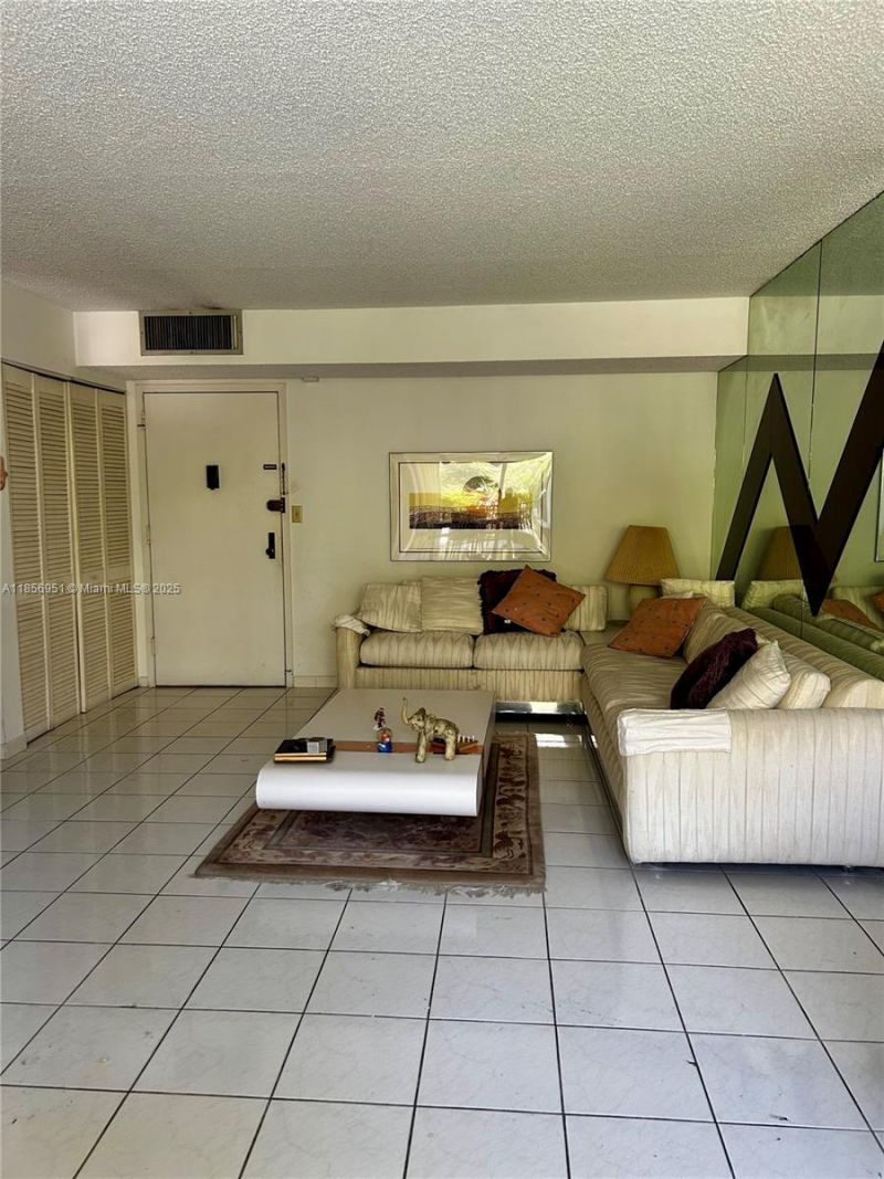 16919 N Bay Rd, Unit 206, Sunny Isles Beach, FL 33160 Photo