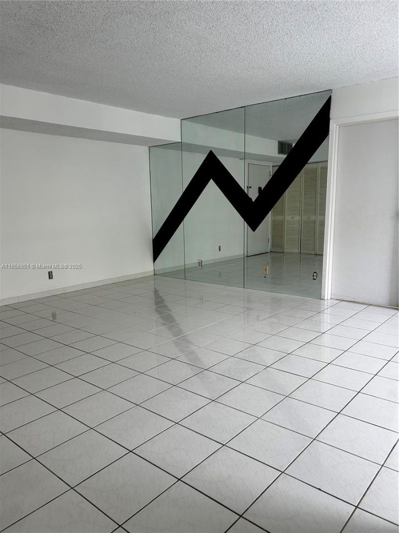 16919 N Bay Rd, Unit 206, Sunny Isles Beach, FL 33160 Photo