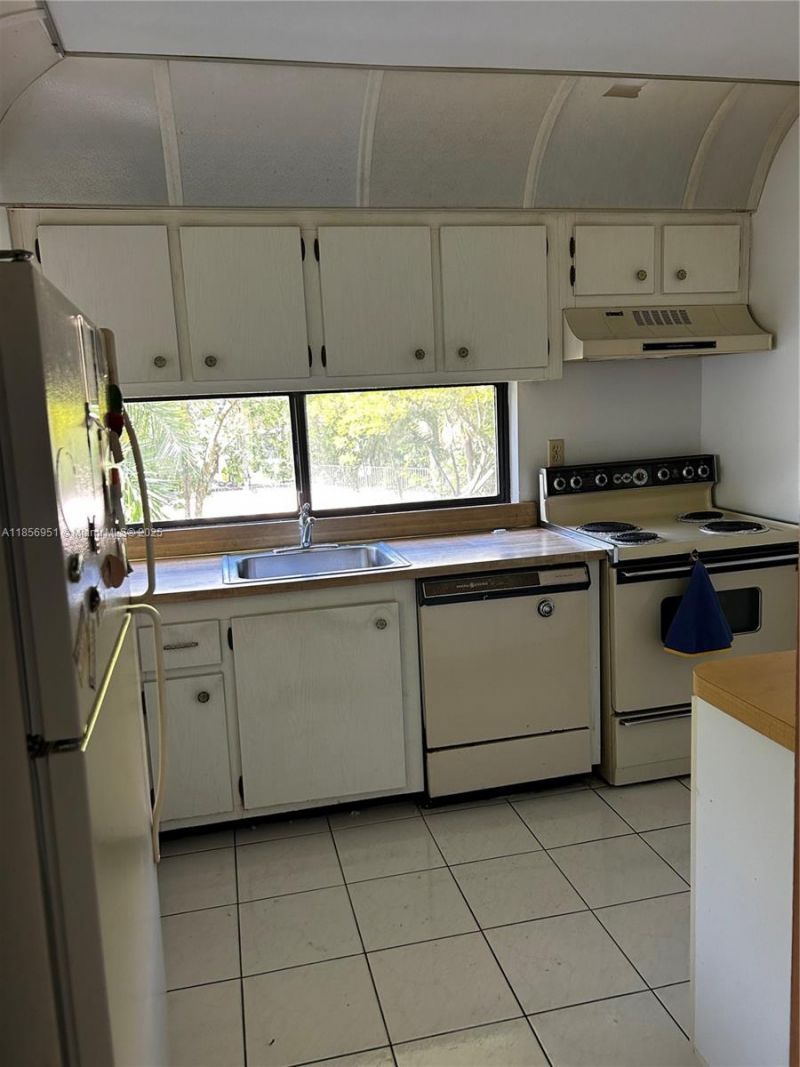 16919 N Bay Rd, Unit 206, Sunny Isles Beach, FL 33160 Photo