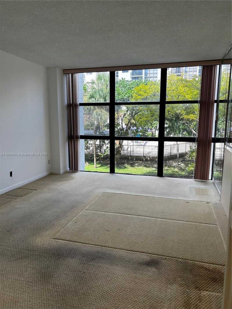 16919 N Bay Rd, Unit 206, Sunny Isles Beach, FL 33160 Photo