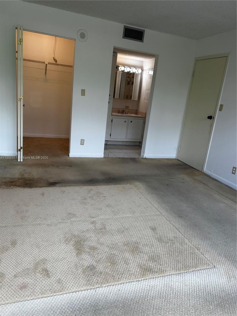 16919 N Bay Rd, Unit 206, Sunny Isles Beach, FL 33160 Photo