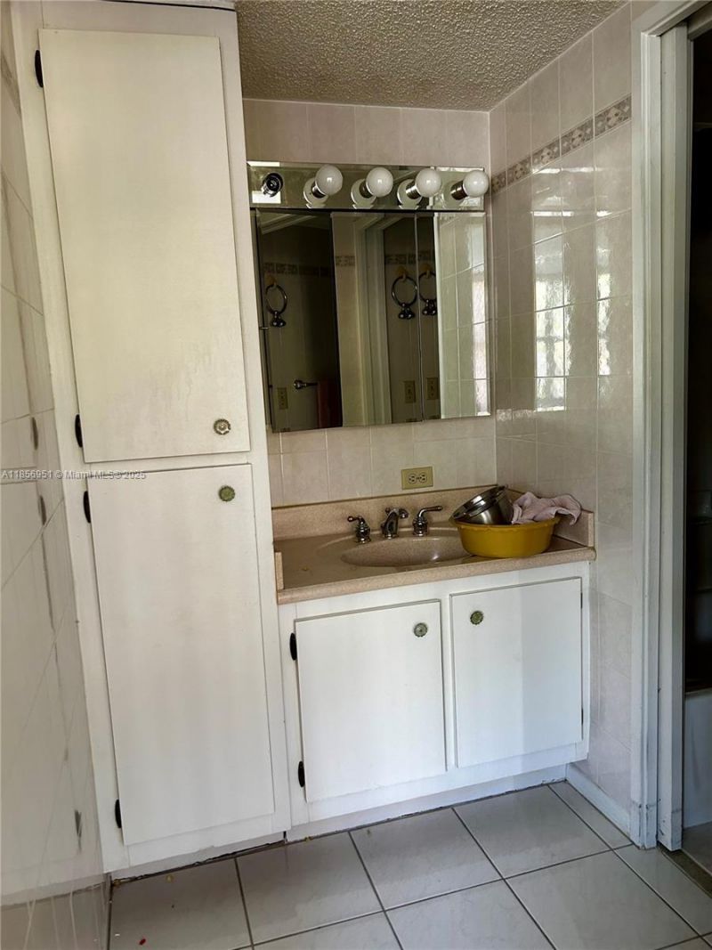 16919 N Bay Rd, Unit 206, Sunny Isles Beach, FL 33160 Photo