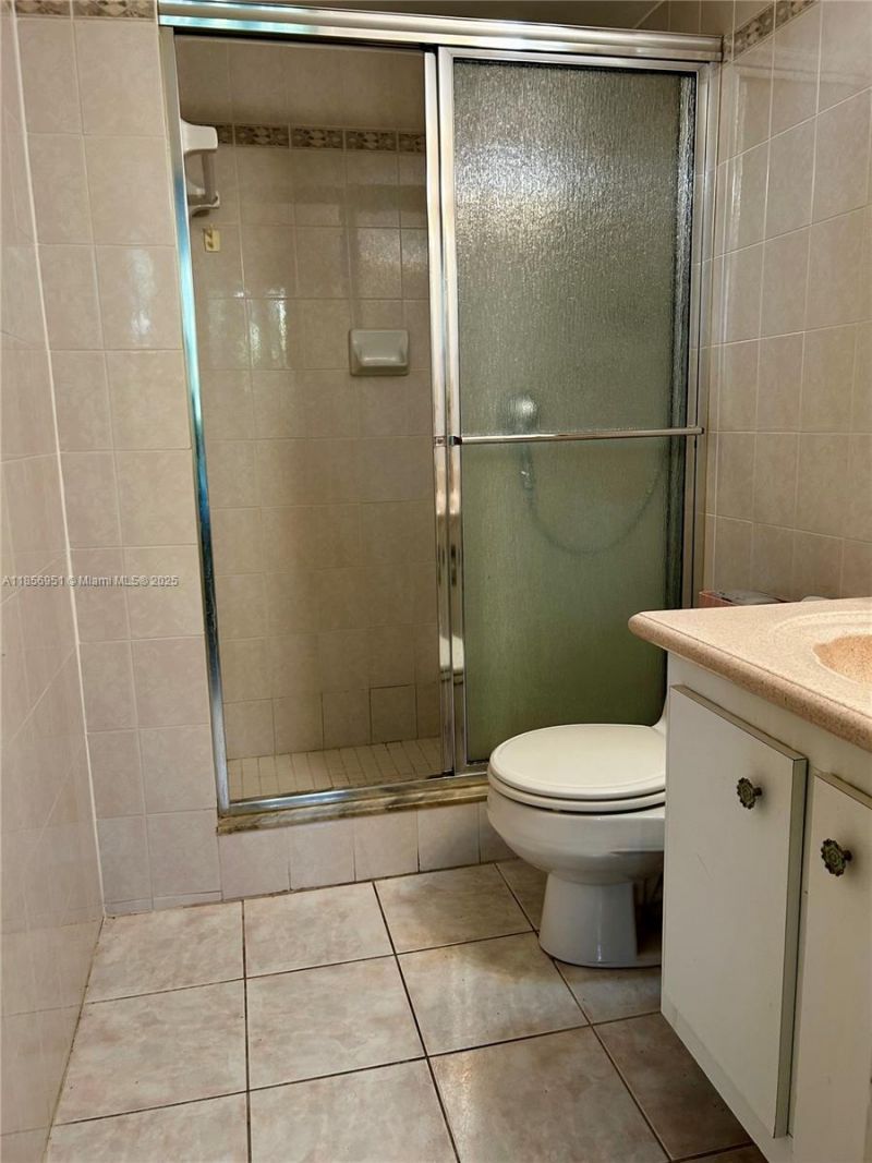 16919 N Bay Rd, Unit 206, Sunny Isles Beach, FL 33160 Photo