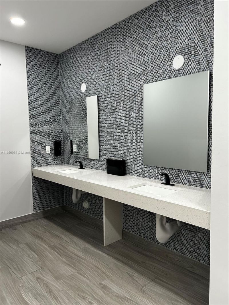 16919 N Bay Rd, Unit 206, Sunny Isles Beach, FL 33160 Photo