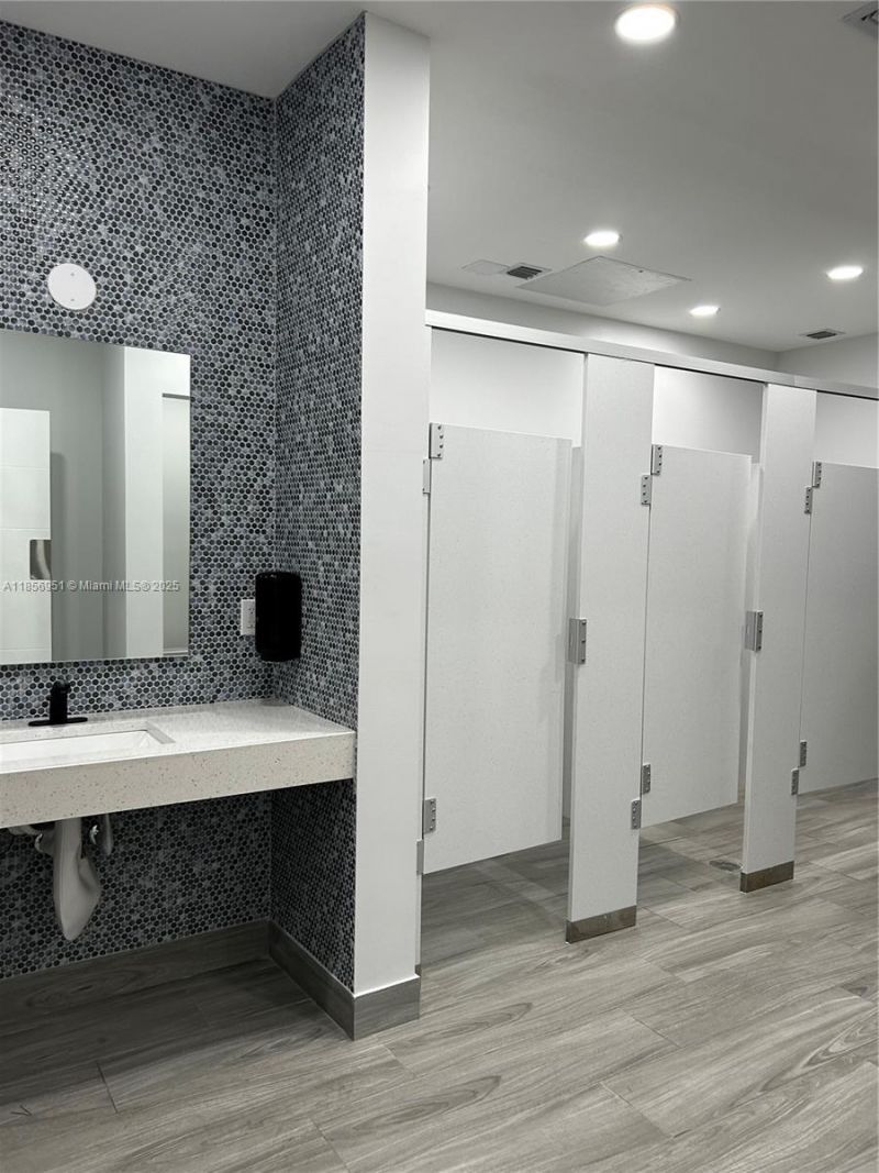 16919 N Bay Rd, Unit 206, Sunny Isles Beach, FL 33160 Photo