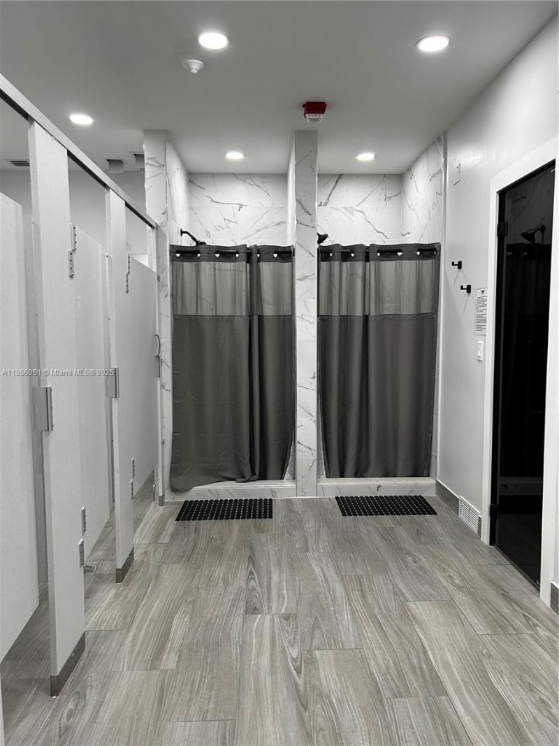 16919 N Bay Rd, Unit 206, Sunny Isles Beach, FL 33160 Photo