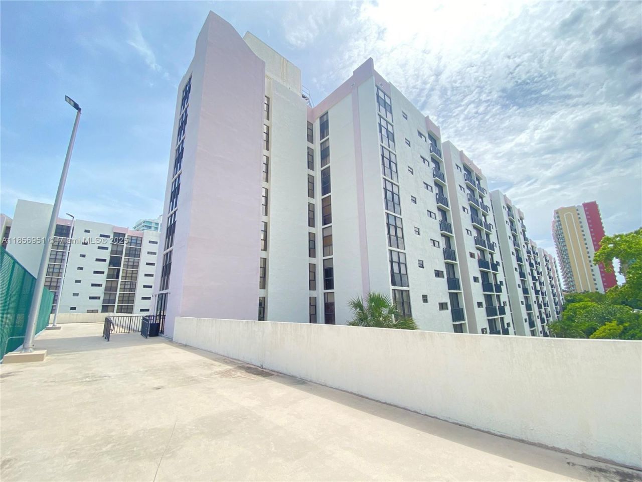 16919 N Bay Rd, Unit 206, Sunny Isles Beach, FL 33160 Photo