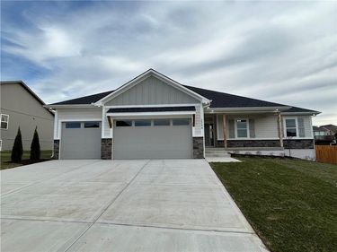 2344 NE Colonnade Avenue, Blue Springs, MO 64029