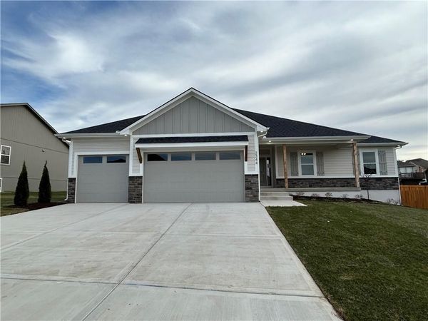 2344 NE Colonnade Avenue, Blue Springs, MO 64029