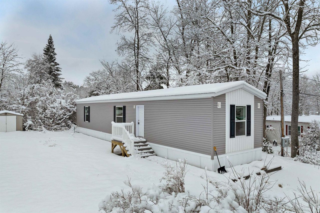 23 Sumac Street, Exeter, NH 03833 Main Photo