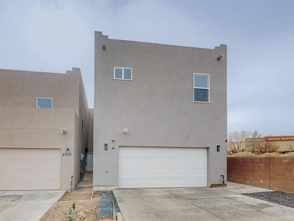 5714 PINNACLE PEAK Court NW, Albuquerque, NM 87114