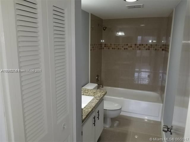 4160 Inverrary Dr, Unit 505, Lauderhill, FL 33319 Photo