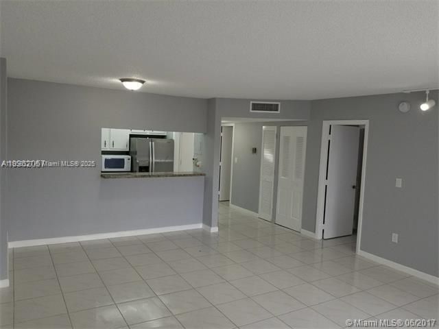 4160 Inverrary Dr, Unit 505, Lauderhill, FL 33319 Photo