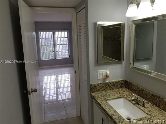 4160 Inverrary Dr, Unit 505, Lauderhill, FL 33319 Photo