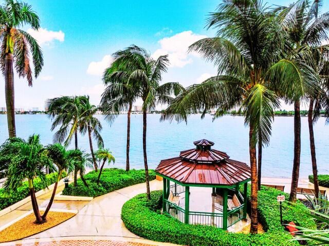 2650 Lake Shore Drive, Unit 1705, Riviera Beach, FL 33404 Photo